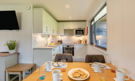 2 Bed in Rousdon 3