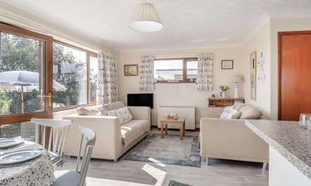 2 Bed in Eccles-on-Sea