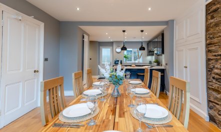 4 Bed in Windermere 1