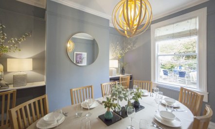 5 Bed in Bath 6