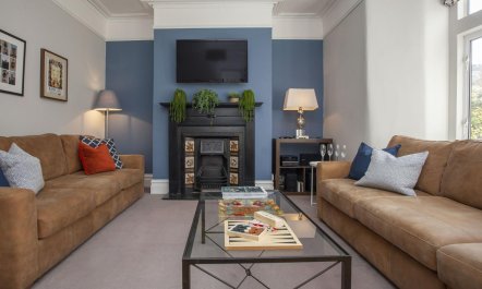 5 Bed in Bath 7