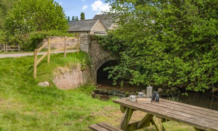 3 Bed in Llanvetherine 2