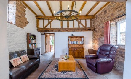 3 Bed in Llanvetherine 5