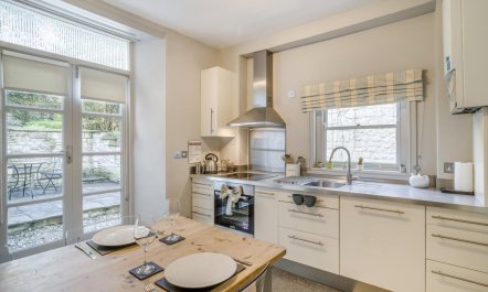1 Bed in Bath 6