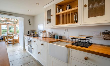6 Bed in Llanwern 8