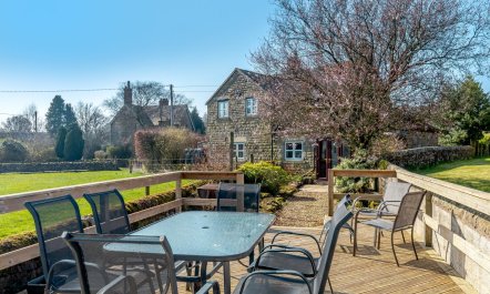 4 Bed in Onecote 0