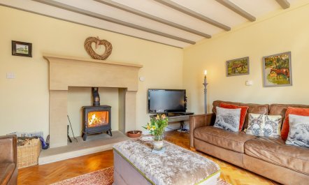 4 Bed in Onecote 2