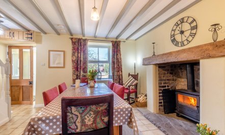 4 Bed in Onecote 1