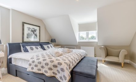 4 Bed in Holt 5