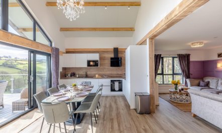 5 Bed in Berriew 2