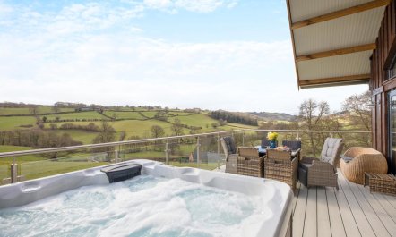5 Bed in Berriew