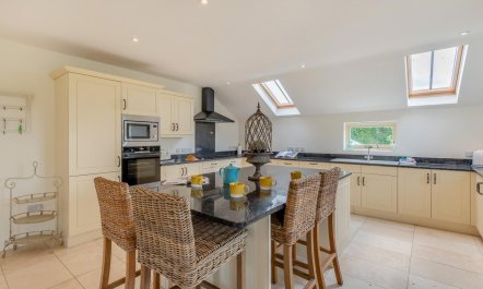 4 Bed in Doddington 3