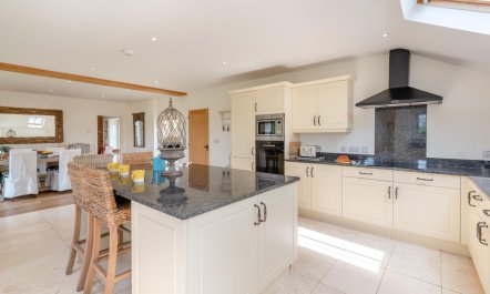 4 Bed in Doddington 8