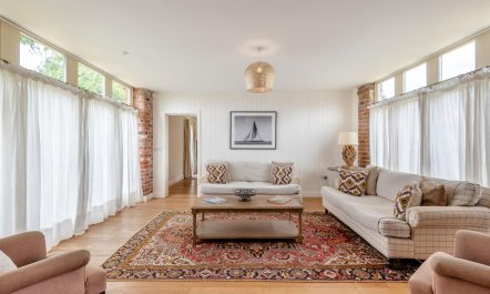 4 Bed in Doddington 1