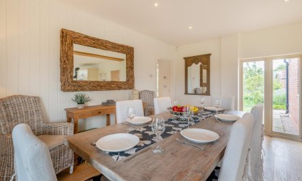 4 Bed in Doddington 6