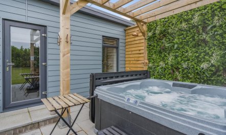 2 Bed in Steelend 1