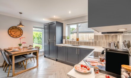 2 Bed in Steelend 7