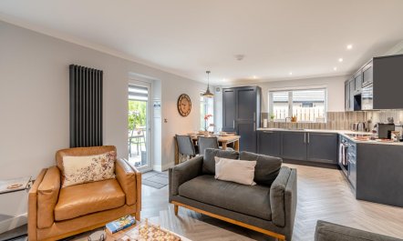 2 Bed in Steelend 2