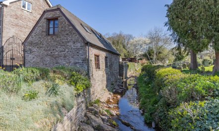 2 Bed in Llangorse 0