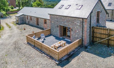 3 Bed in Llangadog 2
