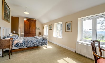 5 Bed in Battle 8