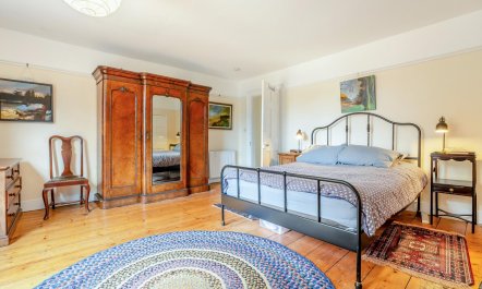 5 Bed in Battle 8