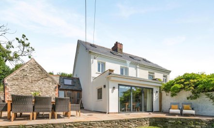 4 Bed in West Down 3