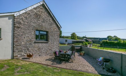 4 Bed in Twitchen