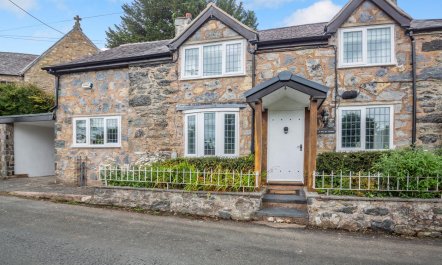 3 Bed in Llanbedr-y-Cennin 1
