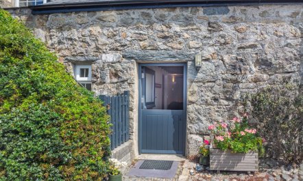 2 Bed in Llanbedrog