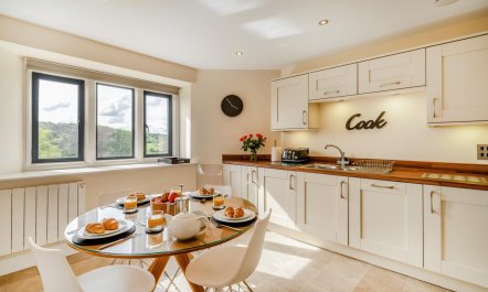 2 Bed in Windermere 6