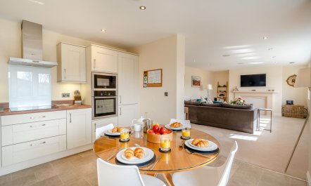 2 Bed in Windermere 5