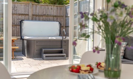 2 Bed in Bush 8