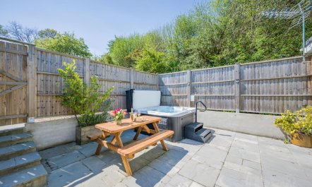 2 Bed in Bush 6
