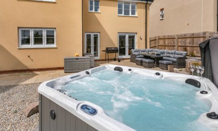 4 Bed in Westward Ho 2