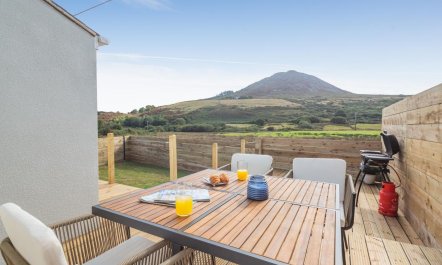 2 Bed in Dinas 1