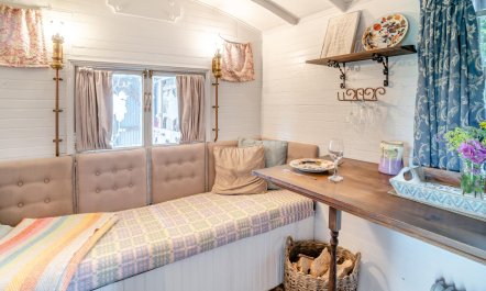 1 Bed in Dihewyd 6
