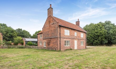 4 Bed in Doddington 1