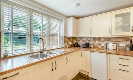 4 Bed in Doddington 9