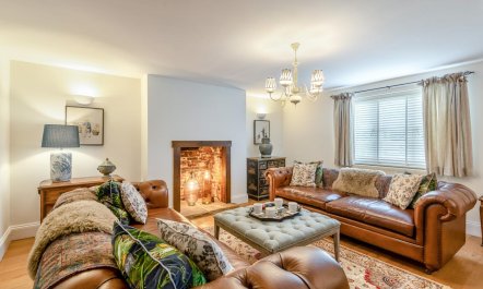 4 Bed in Doddington 2