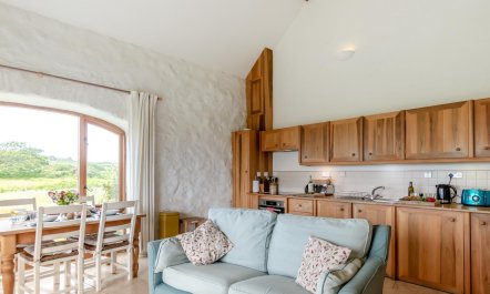 2 Bed in Goodwick 1