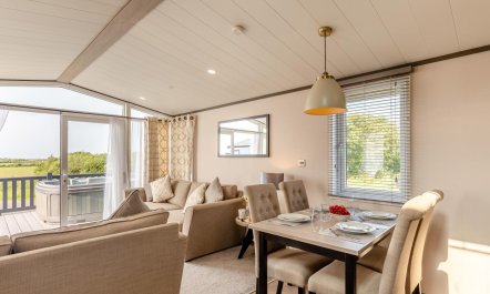 2 Bed in Hendra Croft 6