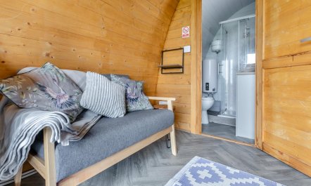 1 Bed in Four Lanes 3