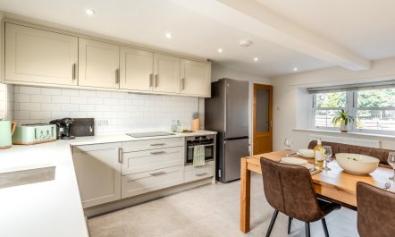 2 Bed in Dalston 6