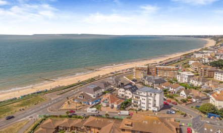 4 Bed in Bournemouth 2