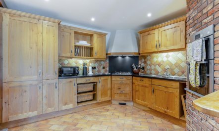 4 Bed in Talybont 8
