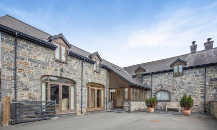 4 Bed in Talybont