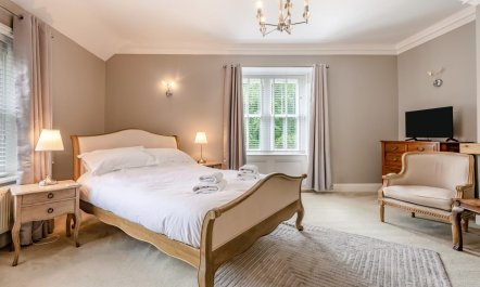 5 Bed in Blashford 5