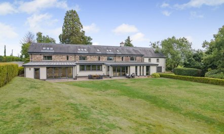 4 Bed in Catsash 1