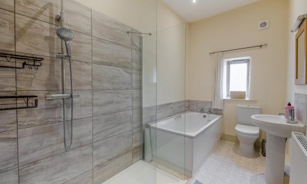 4 Bed in Burtersett 8